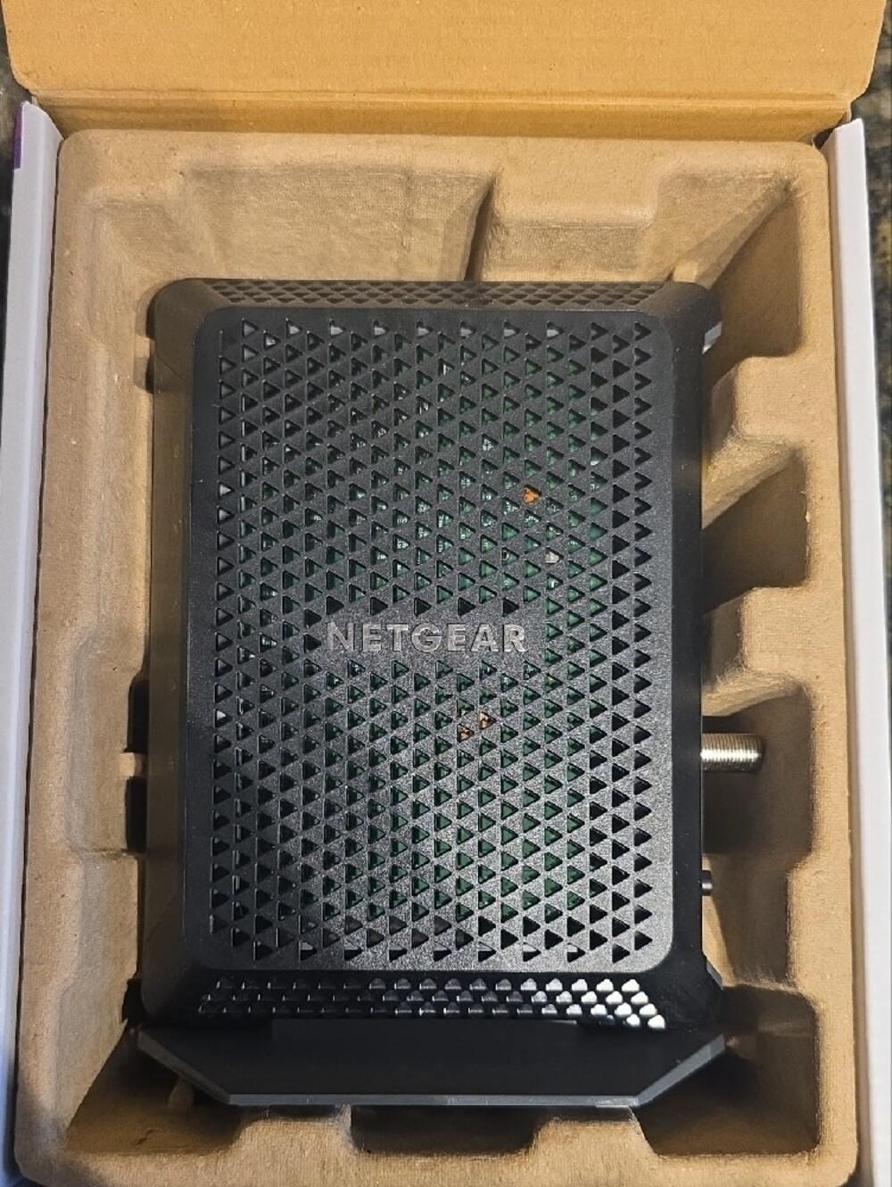 Netgear CM700 Cable Modem - Picture 4 of 4